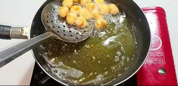 Remove the fried eggs.