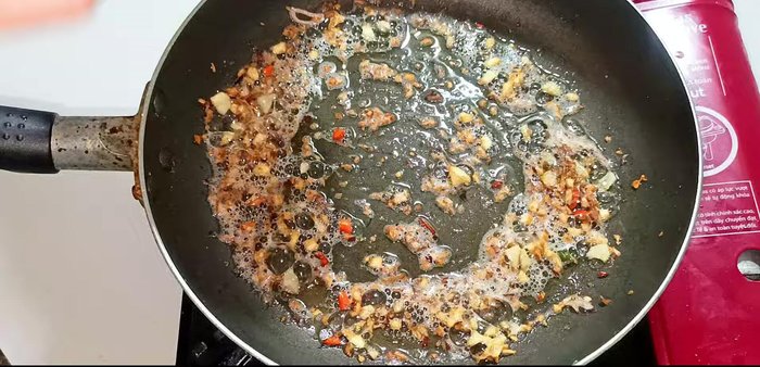 Add the fish sauce mixture (sugar, seasoning powder, cornstarch, pepper, fish sauce, water, and chili sauce) to the pan. Stir well.