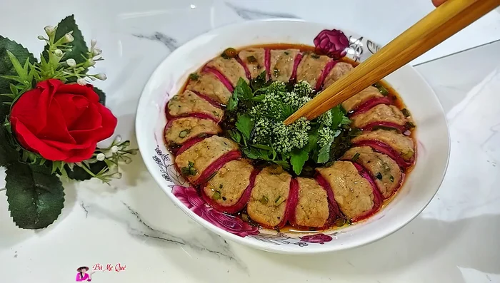 Garnish with chopped celery stems and leaves.