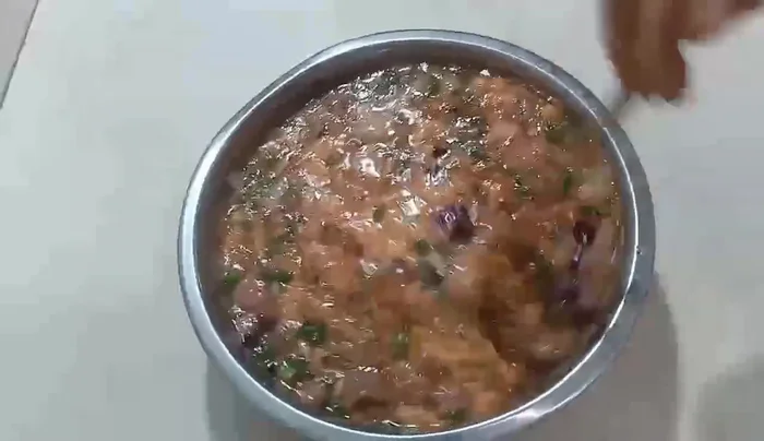 Beat the egg and fish egg mixture thoroughly.