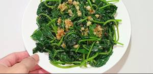 Crispy Stir-fried Green Lentils with Garlic - Hoang's Kitchen