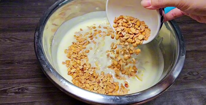 Add the peanuts and mix well.