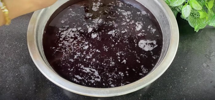 The next day, rinse the soaked rice thoroughly to remove any sourness.
