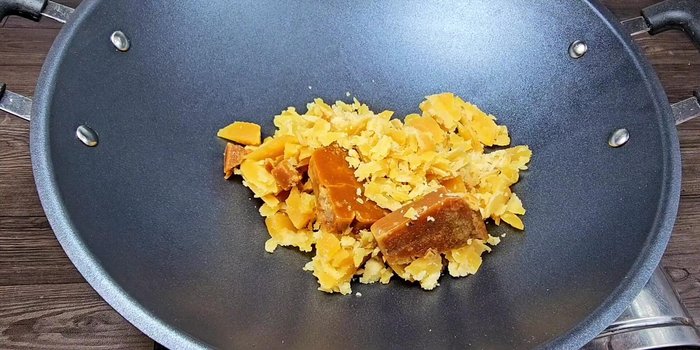 In a pan, combine palm sugar, cane sugar, and 100ml water. Cook until sugar dissolves.