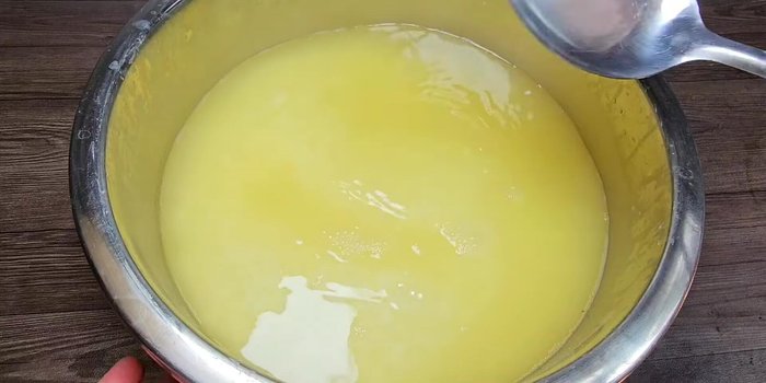 Rinse the soaked sticky rice 2-3 times and let it dry completely.