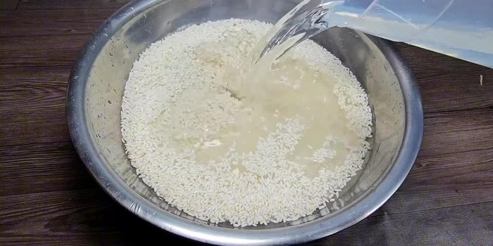 Combine sticky rice and a small amount of water, mixing gently twice. Drain in a basket.