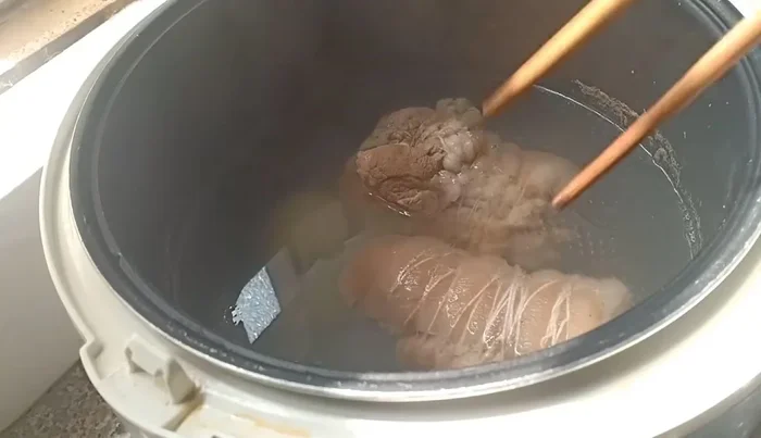 Remove pig's feet, let them cool, and refrigerate for 1-2 hours.