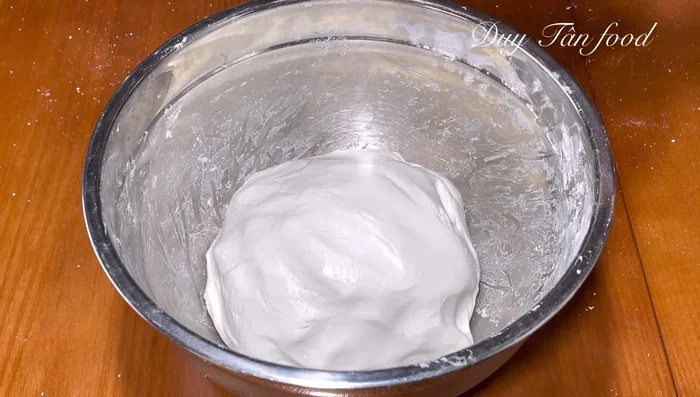 Let the dough rest: Cover the dough and let it rest for 30 minutes.