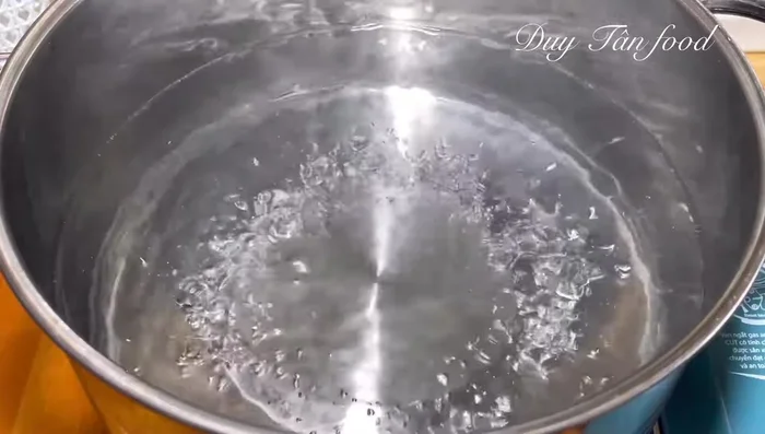 Boil the balls: Bring 3 liters of water to a boil. Gently add the balls and cook over medium-high heat until they float to the surface (about 5-7 minutes).