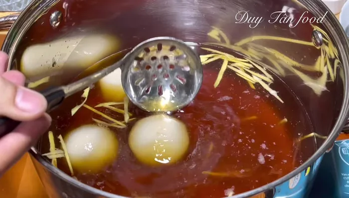 Combine and serve: Add the cooled sweet rice balls to the sugar syrup. Simmer over low heat for a few minutes to allow the balls to absorb the syrup.