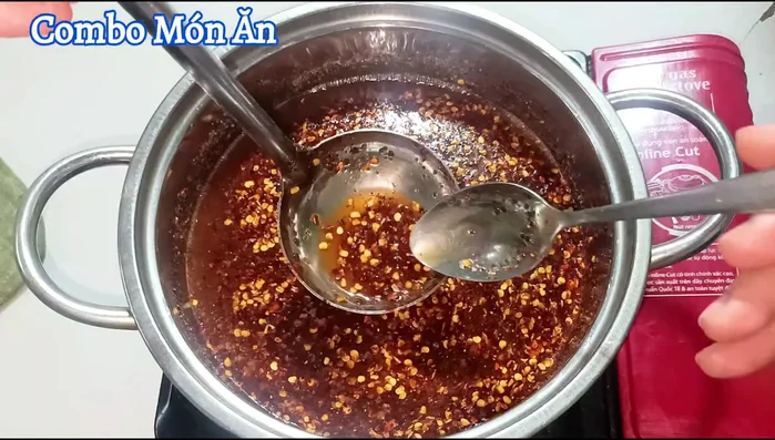 Melt the sugar and season with fish sauce as needed. Adjust saltiness to your preference. Add another 3 tablespoons of sugar if needed (for a total of approximately 290g).