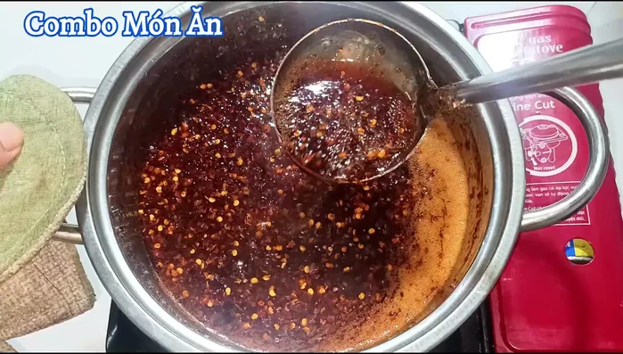 Turn off the heat and let the sauce cool.