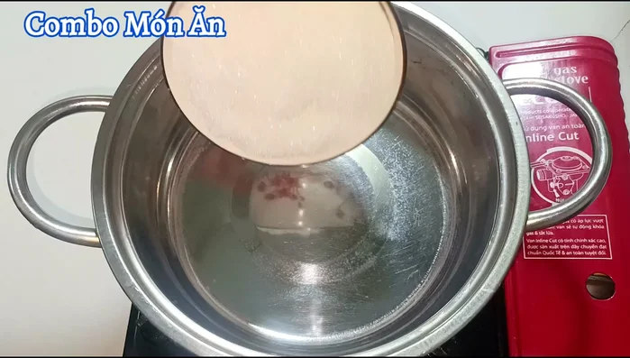 Add 250g of sugar to a pot.