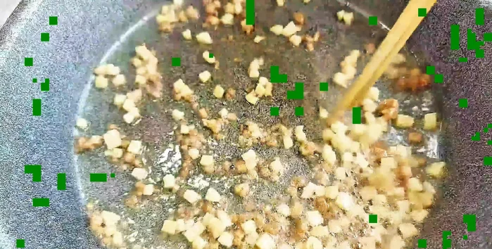 Drain the oil from the minced meat, then add diced tomatoes (or pureed tomatoes for a smoother sauce).