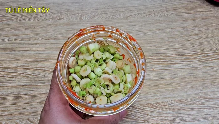 Grind the lemongrass until very smooth.