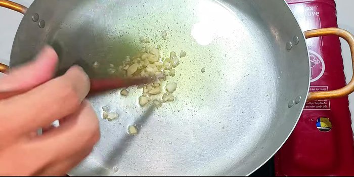 Heat cooking oil in a pan over medium heat. Add the remaining minced garlic and sauté until fragrant.