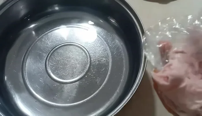 Prepare water for the bean sprouts; remove the root ends.