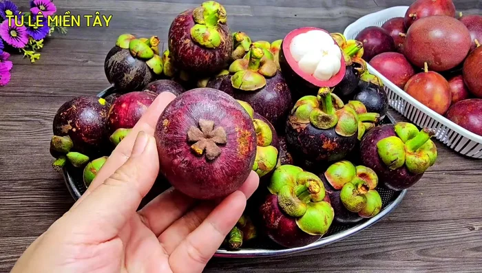 Choose fresh mangosteens. Gently press them; slightly soft ones are best.
