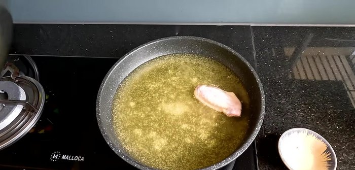 Heat up the oil in a pan (308.96) and deep fry the chicken until golden brown on both sides (312.96). Keep the heat low to prevent dryness. Fry for about 20 minutes.
