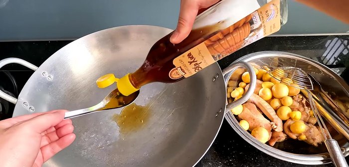 Prepare the fish sauce by mixing fish sauce, sugar, satay, and fried garlic oil (411.36). Cook until the spices dissolve.
