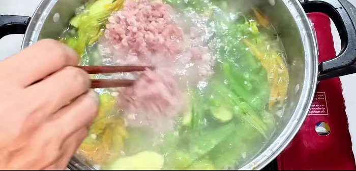 Add marinated minced pork, stirring with chopsticks to prevent lumping. Cover and bring to a boil again.