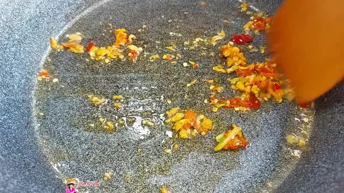 Combine mushrooms and chili: Add the fried mushrooms to the pan with the fragrant garlic and chili. Stir to combine and cook for about 1 minute.