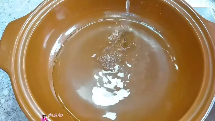 Prepare the broth: In a pot, combine 350ml fresh coconut water and 650ml filtered water (total 1 liter). Add celery and carrots. Add a little salt.