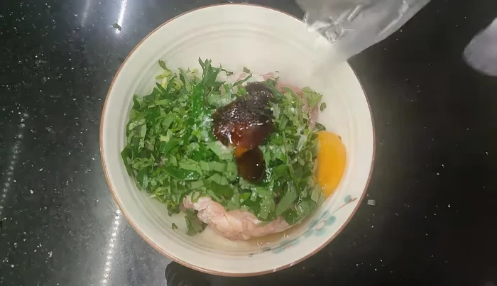 Let the mixture sit for 15-20 minutes to absorb the spices.