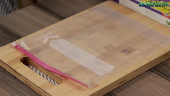 Place the cooked pork in a large bag and use a net or mallet to gently beat and fluff the meat for 5-10 minutes.