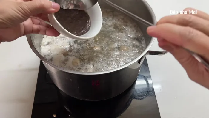 Season with seasoning powder, salt, and shrimp paste. Add tomatoes.