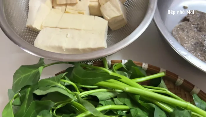 Fry tofu.