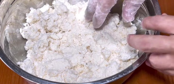 Divide the mixture into three parts for three colors (white, pandan green, purple).