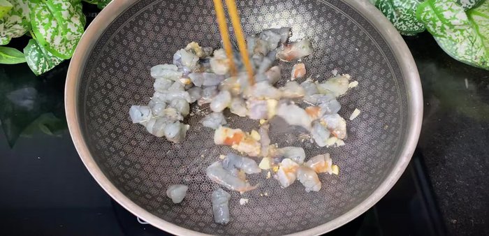 Stir-fry shrimp with 1/2 teaspoon of seasoning until cooked. Remove from pan.