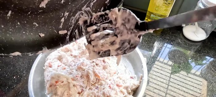 Steam the cake: Grease a mold with cooking oil. Pour the batter into the mold, ensuring the surface is smooth. Steam over medium-high heat for 30-40 minutes until cooked through.