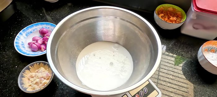 Mix the batter: In a bowl, combine coconut milk, boiling water, rice flour, tapioca starch, salt, and sugar. Stir until dissolved. Let the batter rest for 30 minutes to 1 hour.