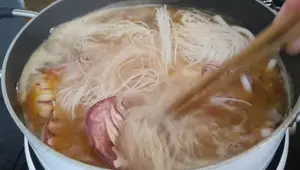 Spicy Squid and Rib Vermicelli Soup: A Delicious Family Meal