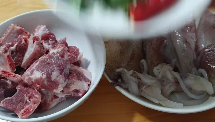 Wash the squid with white wine and drain to remove fishy smell. (54.84)