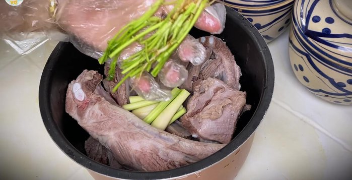 Place ribs in pressure cooker. Add galangal, white radish, and onions.