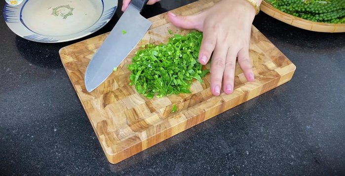 While ribs are cooking, blend coriander, cilantro, and lemongrass. Chop green chili and green pepper.
