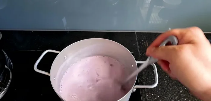 Let the taro cream sauce cool completely.