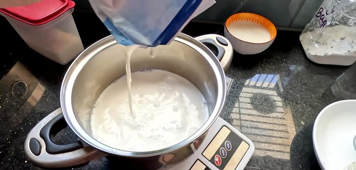 Prepare the coconut ice cream: Combine two packs of fresh milk, the remaining condensed milk and coconut milk, cornstarch, sugar, and yogurt. Cook over low heat until thickened (about 10-15 minutes), stirring constantly. Add grated coconut during the last 1-2 minutes.