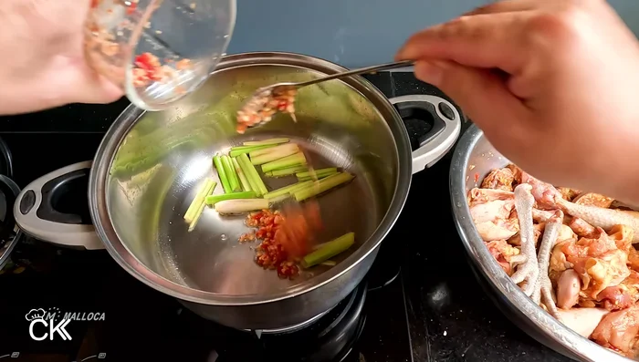 Add the reserved garlic, shallots, and chili to the pan and stir until fragrant. (196.72)