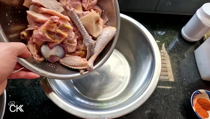 Clean and cut the chicken into bite-sized pieces. (92.439)