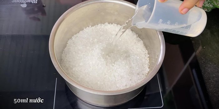Cook rock sugar and water until dissolved. (210.28)