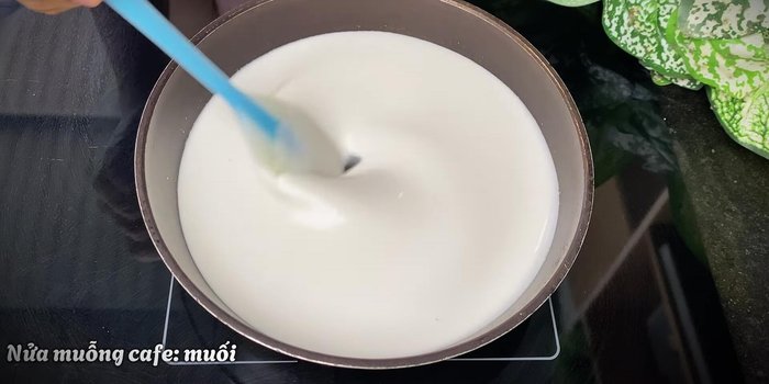 Heat coconut milk with salt until boiling; remove from heat. (269.4)