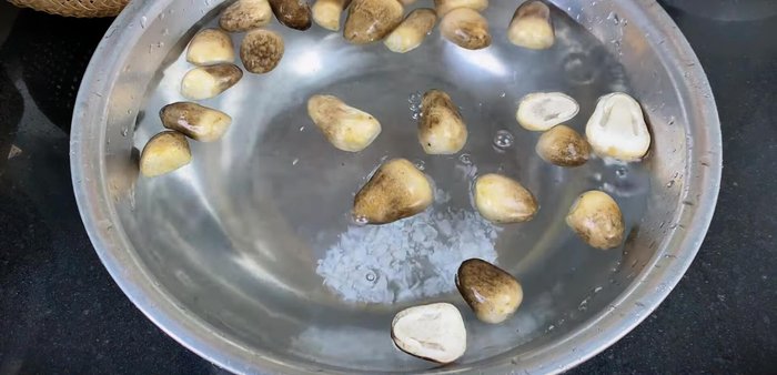 Prepare mushrooms by cutting and soaking in salt water to remove yeast. Slice onions thinly.