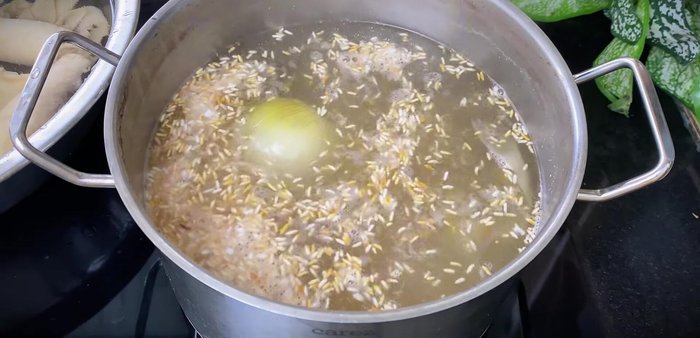 Add the roasted rice to the porridge pot and simmer until the rice is fully expanded, adding more water as needed.