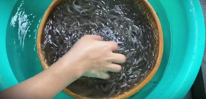 Wash the shrimp thoroughly to remove any impurities.