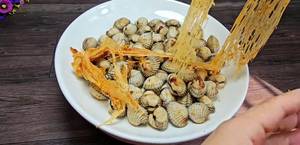 Salt-Roasted Blood Cockles with Strings: Easy Vietnamese Recipe