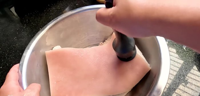 Use a tattoo tool (or bamboo sticks/knife) to prick the skin all over. This helps the skin crisp up during roasting.